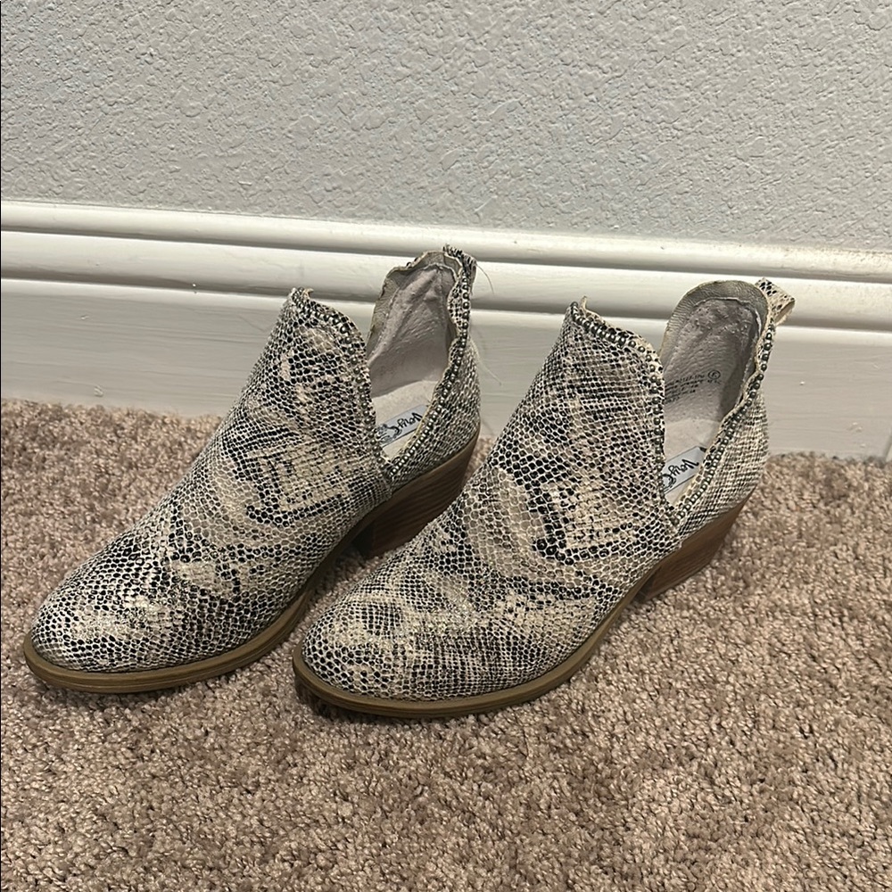 Very G Snake skin booties